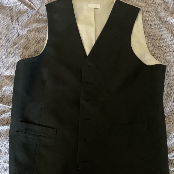 Vest - Picture 1 of 4